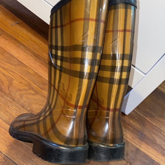 Burberry rain boots size 36 , worn and no box - Picture 5 of 7